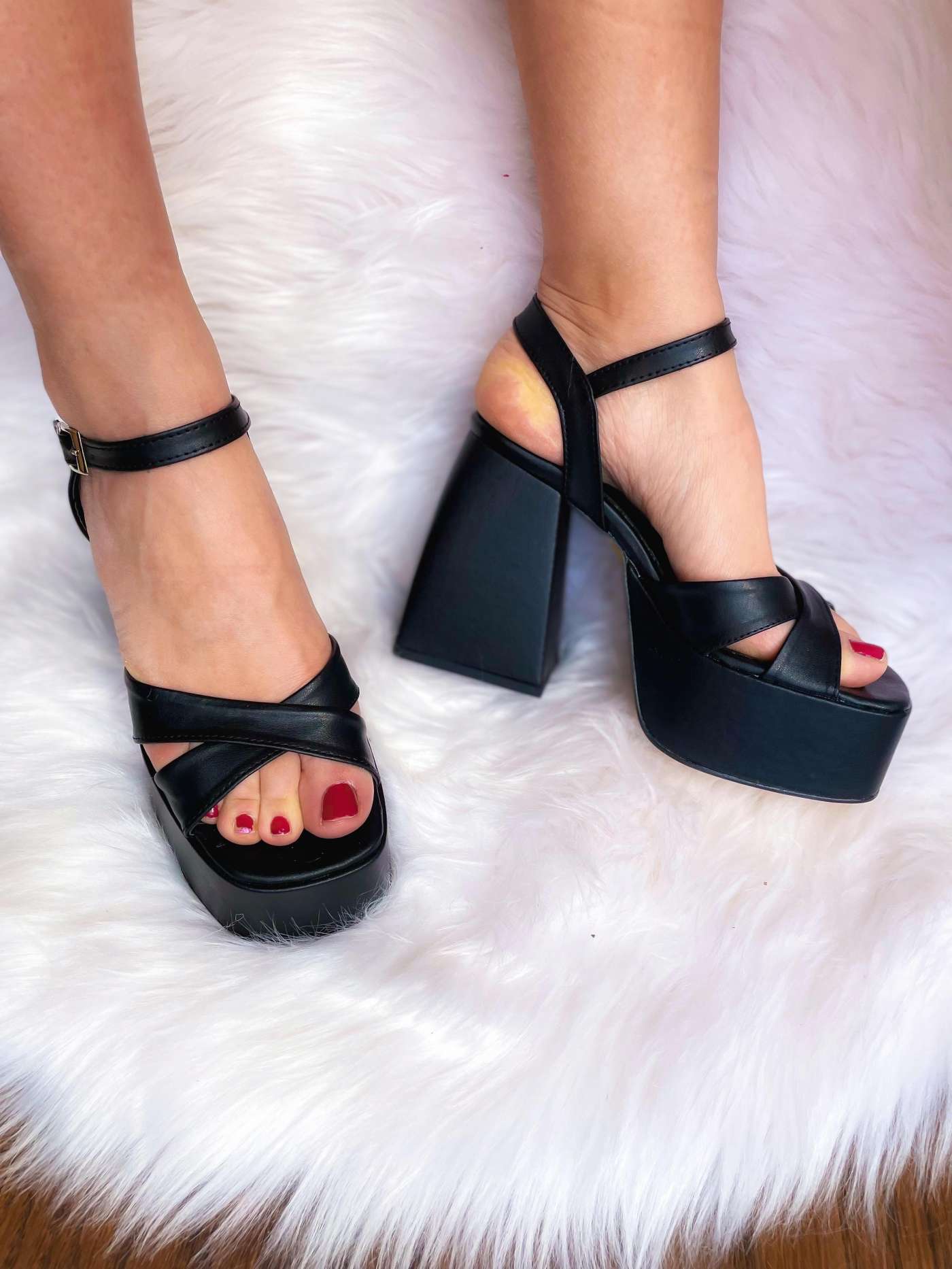 Crne sandale sa platformom