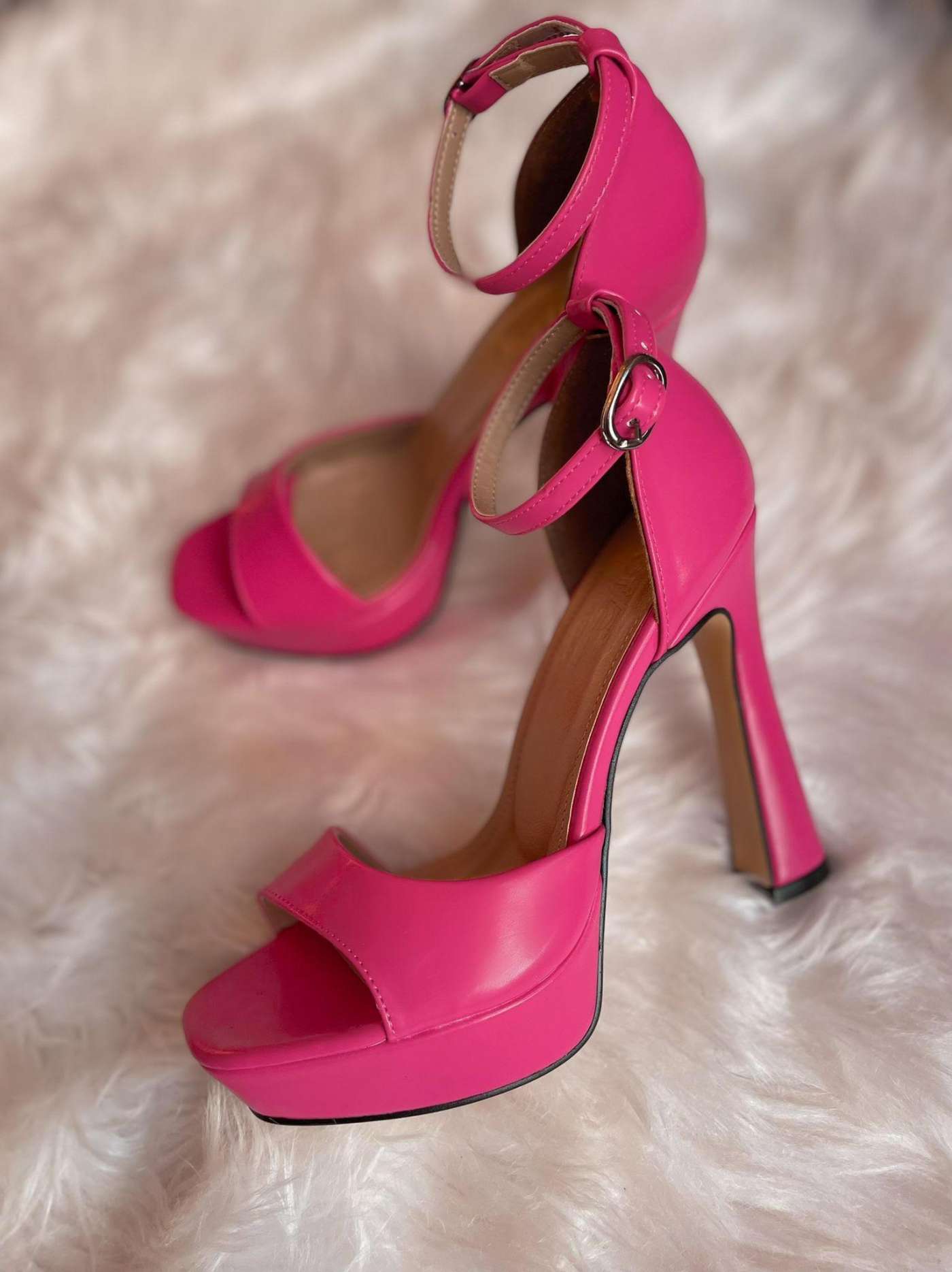 Pink sandale sa visokom štiklom