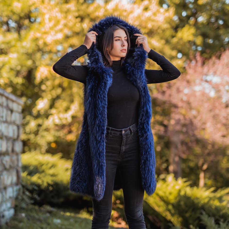 Plavi prsluk sa kapuljačom